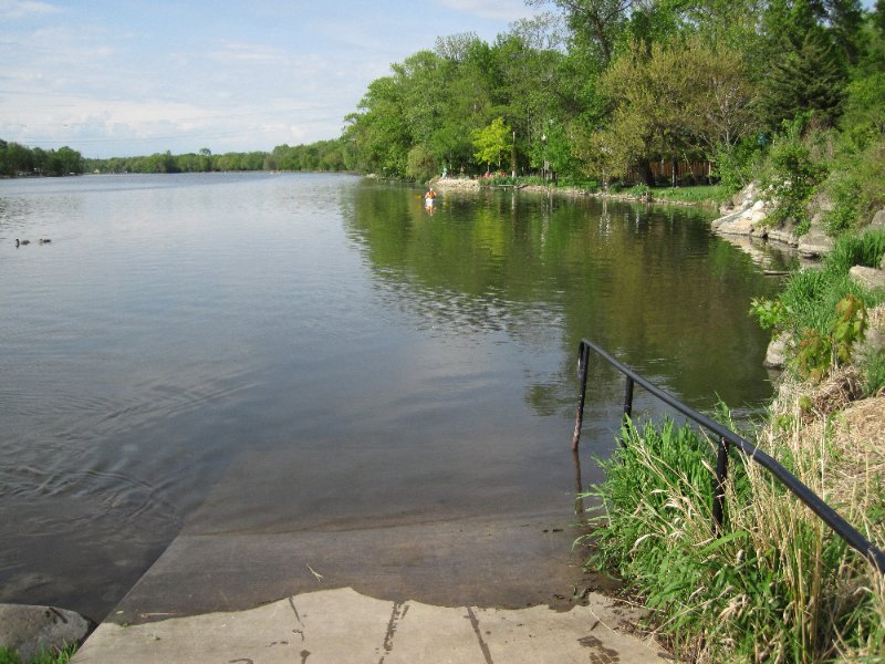 FoxRiverKayak050210-0553.jpg - Cathie about to paddle up the boat ramp in Geneva