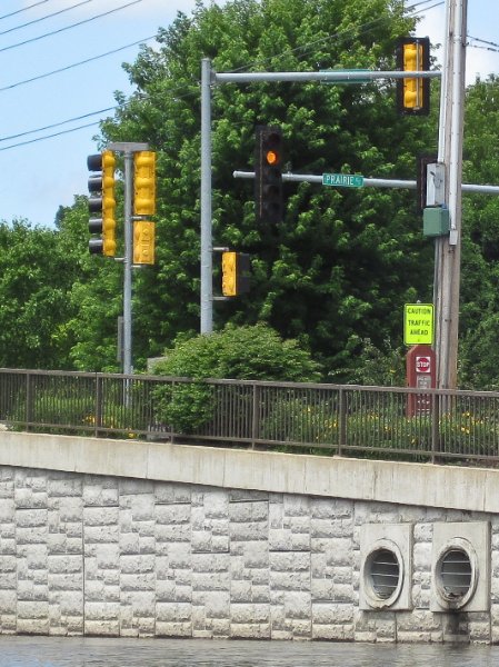 IMG_1160.jpg - Approching the limit of our upstream paddleing: the Prairie Street Bridge