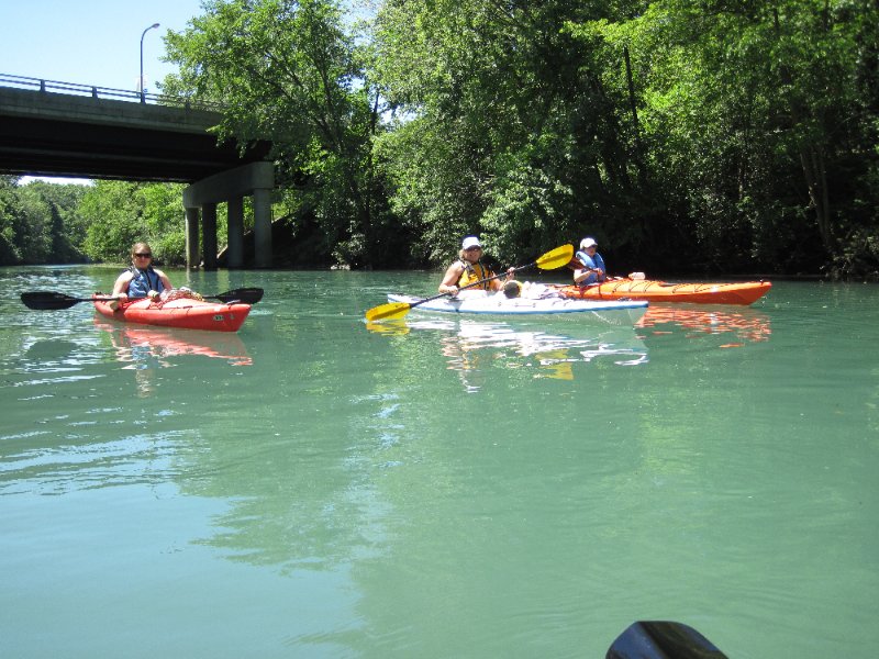 IMG_1241.jpg - Liz, Cathie and Vicki. Central St Bridge, left edge