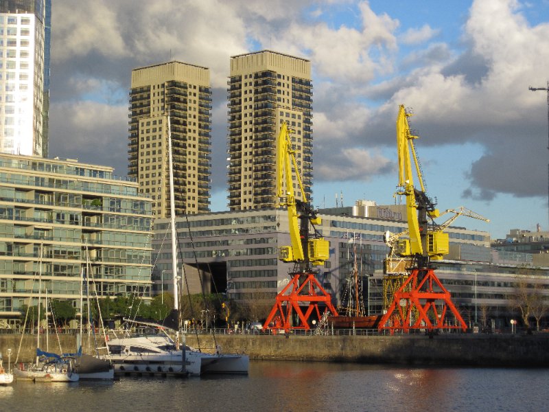BuenosAires080210-1563.jpg - Cranes on the Bulevar Macacha Güemes bridge, Torres River View (background)