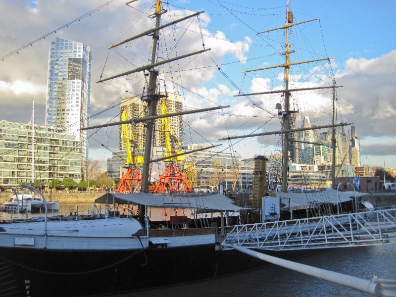 BuenosAires080210-1565.jpg - Corbeta Uruguay, Torre Repsol YPF (skyscraper, background)