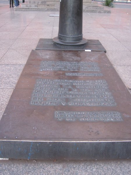 BuenosAires080210-1608.jpg - Flag Pole on the Plaza de Mayo