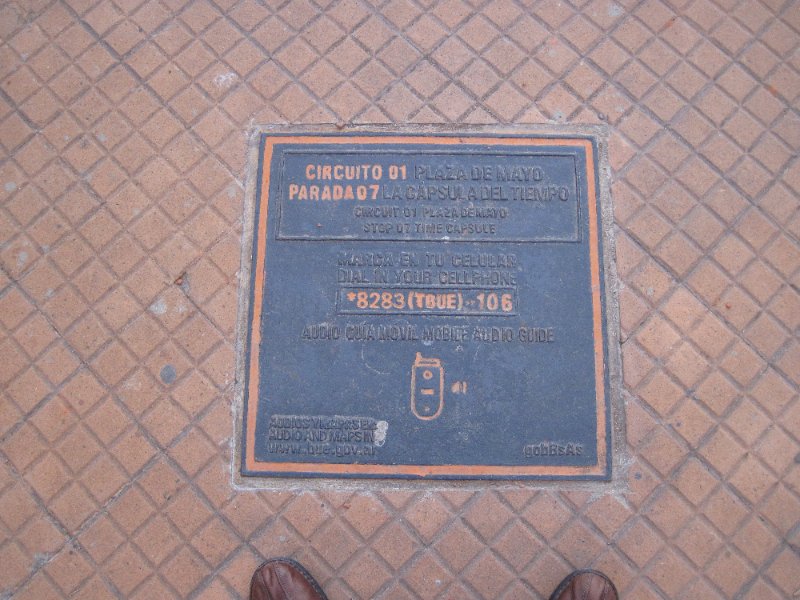 BuenosAires080210-1617.jpg - La Capsula del Tiempo, Plaza de Mayo