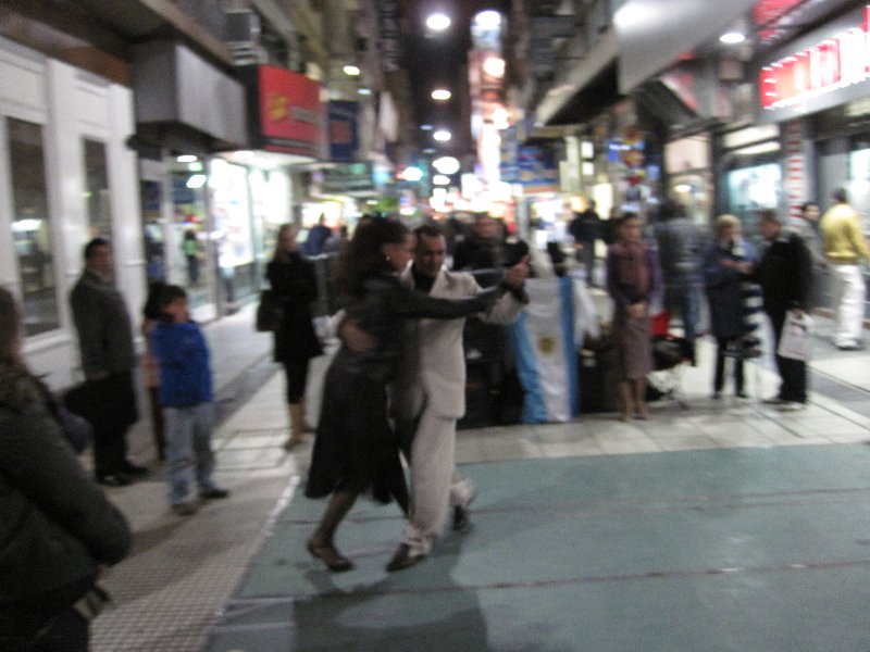 BuenosAires080210-1696.jpg - Tango dancers on Calle Florida