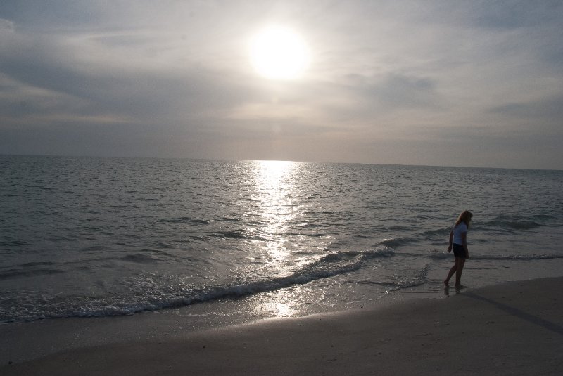 Captiva051310-2865.jpg - Sunset on the Captiva Beach by the Mucky Duck