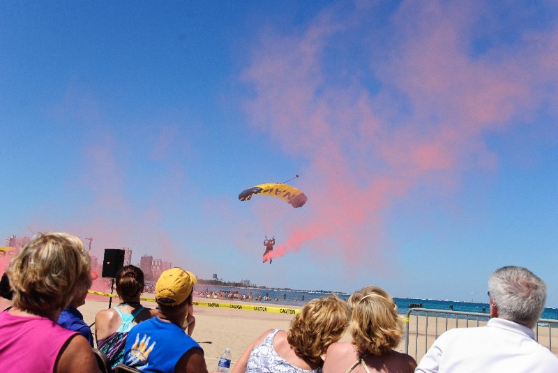 ChicagoAirShow081510-4850.jpg - US Navy Parachute TEam Leap Frogs
