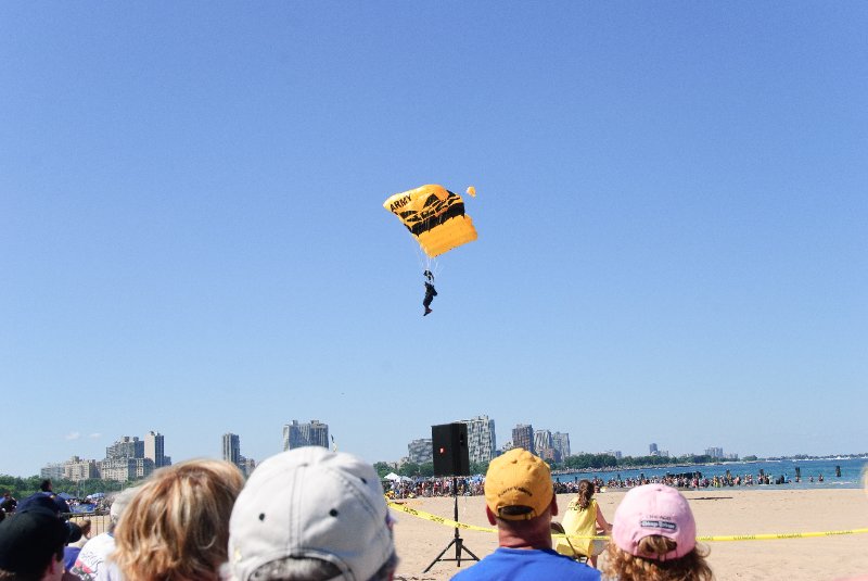 ChicagoAirShow081510-4970.jpg - US Army Parachute TEam Golden Knights
