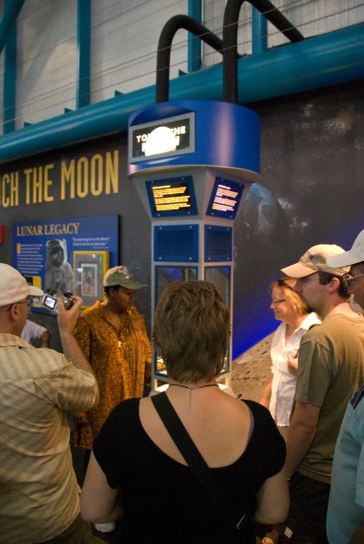 KSC110110-6553.jpg - Touch The Moon