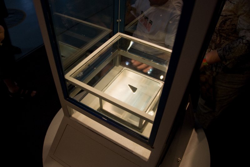 KSC110110-6557.jpg - Touch The Moon