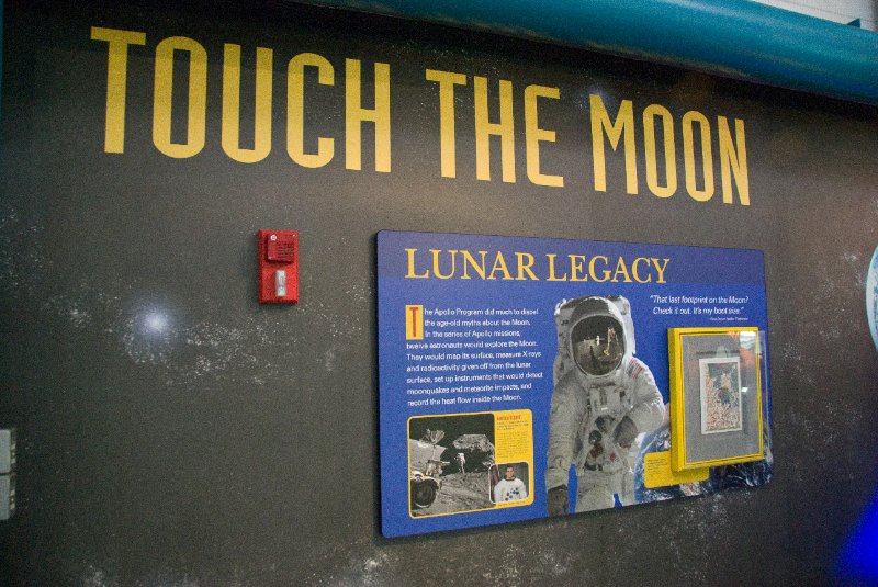 KSC110110-6559.jpg - Touch The Moon