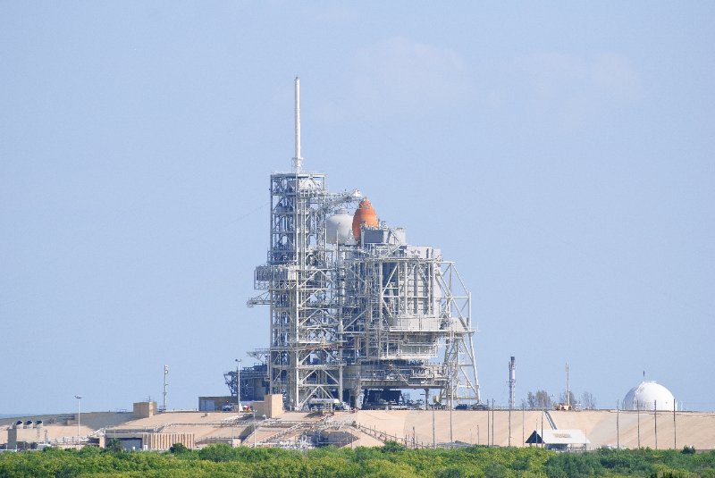 KSC110110-6453.jpg - Space Shuttle Discovery at Launch Pad 39A