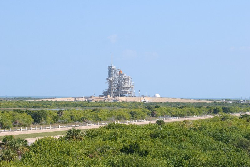 KSC110110-6455.jpg - Space Shuttle Discovery at Launch Pad 39A