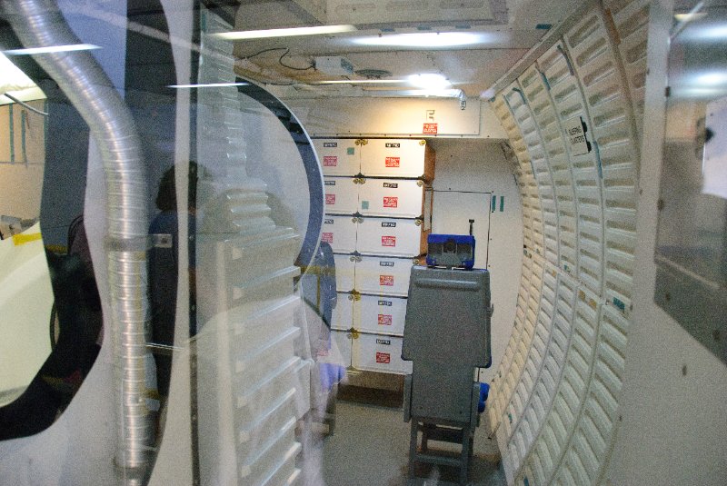 KSC110110-6592.jpg - Shuttle Explorer Exhibit