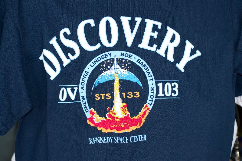 KSC110110-6462.jpg - Discovery STS-133 T-shirt