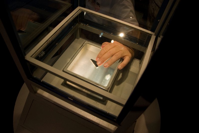 KSC110110-6558.jpg - Touch The Moon