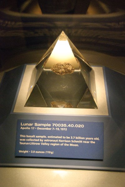 KSC110110-6569.jpg - Lunar Sample, Apollo 17