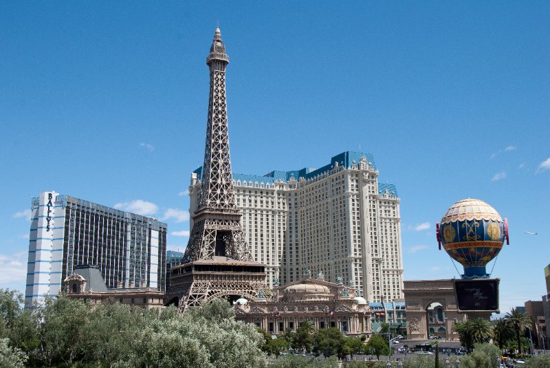LasVegas042410-2541.jpg - Paris Las Vegas, Ballys (left)