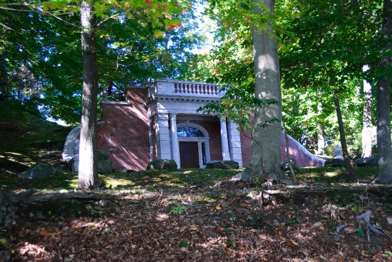 DSC_6313.jpg - Perry Memorial, John Brown front door, Swan Point Cemetery