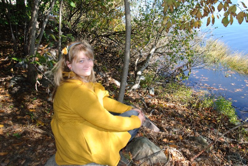 DSC_6315.jpg - Walk along the Seekonk River bank in the Swan Point Cemetery