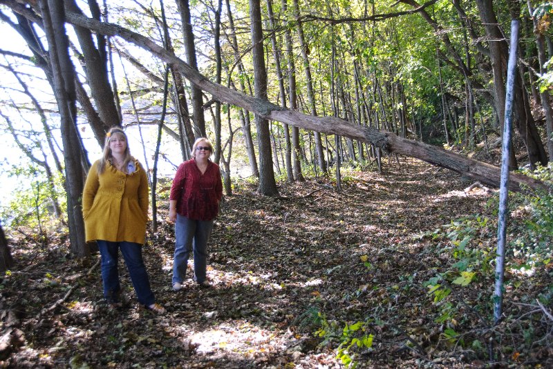 DSC_6327.jpg - Walk along the Seekonk River bank in the Swan Point Cemetery