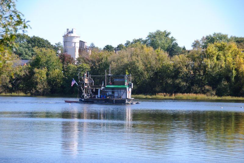 DSC_6341.jpg - Walk along the Seekonk River bank in the Swan Point Cemetery