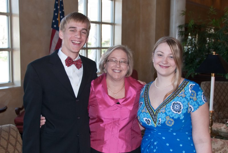 Syracuse041010-2161.jpg - An hour before the Mo and Tyson's wedding.  Pictures taken in the lobby of the Genesee Grande Hotel