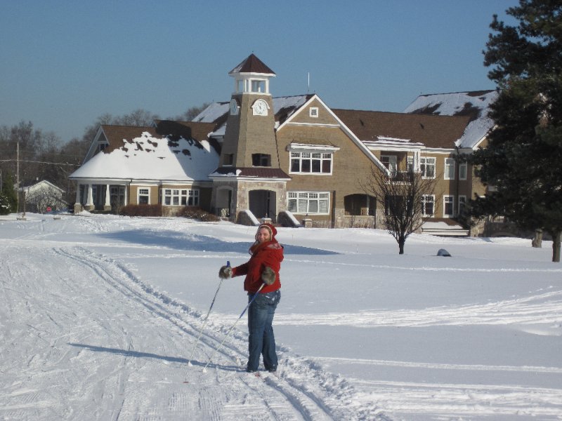 XCSkiArrowhead122910-2064.jpg - Cross Country Skiing Arrowhead Golf Course, approaching club house from South course, hole 1