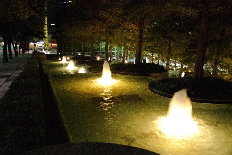 Dallas110910-6683.jpg - Fountain Place Water Garden