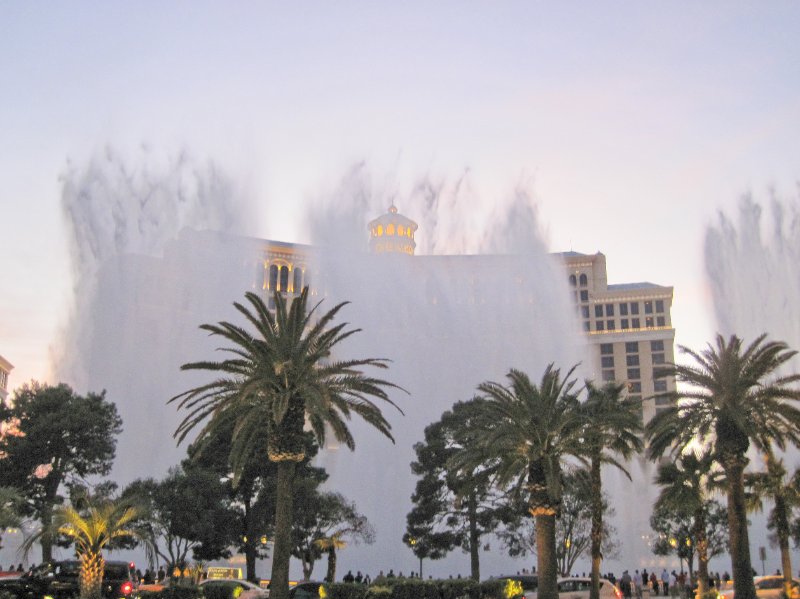 LasVegas032210-0220.jpg - Bellagio - A big cresendo of water during a fountain performance