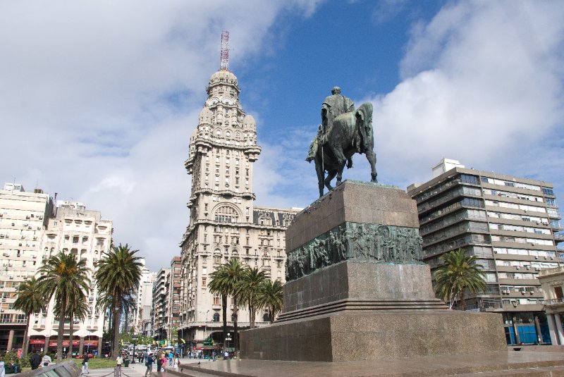 Montevideo111610-6885.jpg - Palacio Salvo, Mausoleo General José Artigas Equestrian Statue