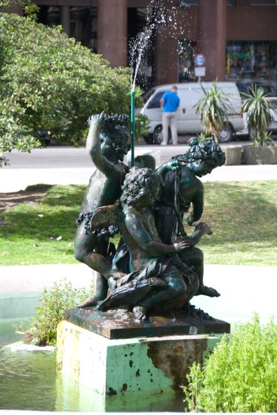 Montevideo111610-6900.jpg - Fountain, Plaza Independencia