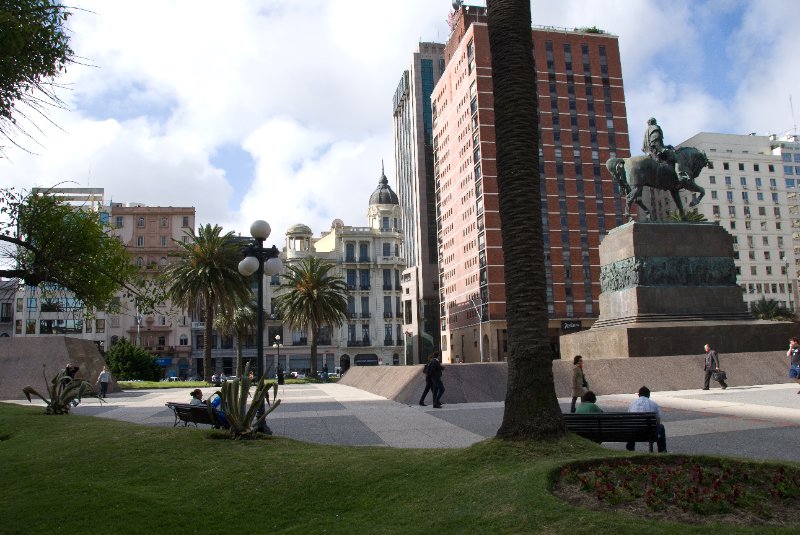 Montevideo111610-6907.jpg - Plaza Independencia, Mausoleo General José Artigas Equestrian Statue