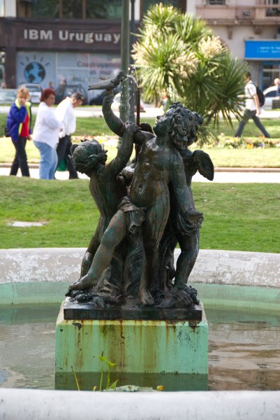 Montevideo111610-6911.jpg - Fountain, Plaza Independencia