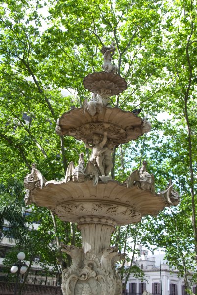 Montevideo111610-6925.jpg - Fuente de la Plaza Constitución
