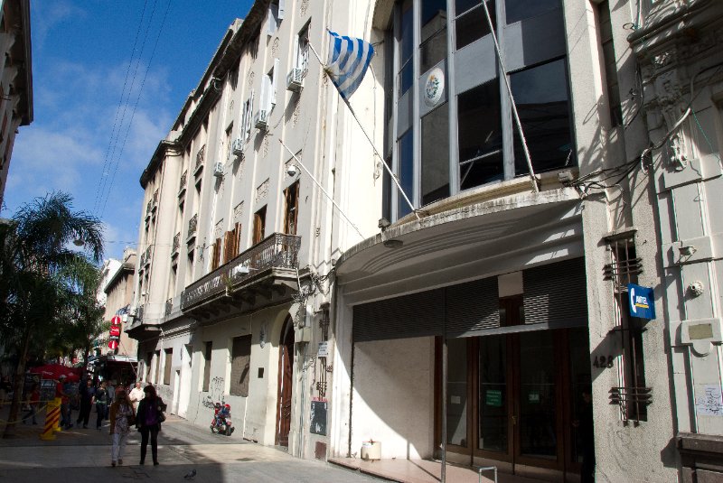 Montevideo111610-6940.jpg - Government Building on Sarandi