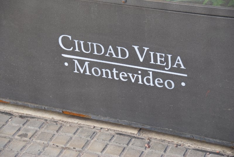 Montevideo111610-6942.jpg - Ciudad Vieja, Montevideo -- sign on cafe on Sarandi