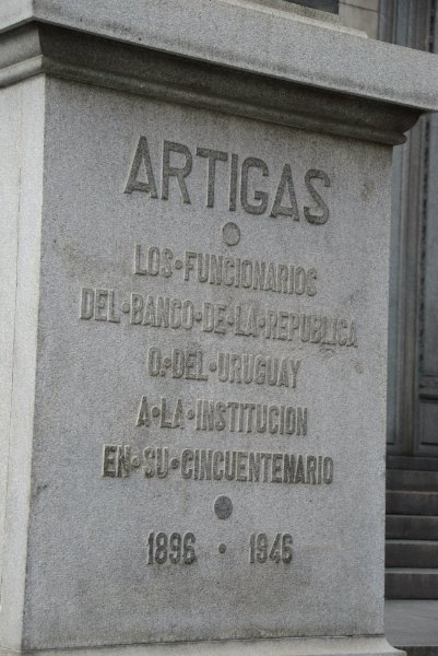 Montevideo111610-6948.jpg - Artigas. Los Funcionarios del Banco de la República O. del uruguay a la Istitucion en su Cincuentenario, 1896-1946.