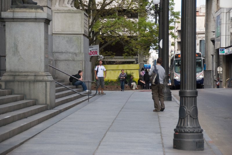 Montevideo111610-6950.jpg - Looking East on Cerrito at the Banco de la República Oriental del Uruguay