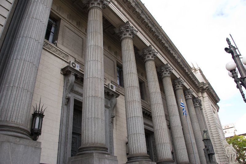 Montevideo111610-6959.jpg - Banco de la República Oriental del Uruguay