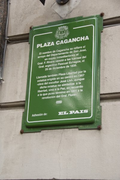 Montevideo111610-6982.jpg - Plaza Cagancha. Plaza Cagancha. El nombre de Cagancha se refiere al arroyo del Departamento de San Jose, en cuyas inmediaciones el Gral. F. Rivera vencio a las fuerzas del Gral. argentino Pascual Echague, el 29 de diciembre de 1839./ Cagancha Plaza. The name refers to the stream Cagancha Department of San Jose, near which Gen. F. Riveradefeated the forces of Gen. Pascual Argentine Echague, 29 December 1839.Llamada tambien Plaza Libertad por la estatua erigida en su centro en 1867-obra del escultor Jose Livi-, aunque dicha estatua no simboliza a la libertad, sino a la Paz, en recuerdo a la que puso termino en 1865 a la revolucion del Gral. Flores./ Called "Freedom Square by the statue erected in its center in 1867-the sculptor Jose Livi, even if the statue does not symbolizefreedom but to Peace, in memory of which ended in 1865 with the revolution of General Flores