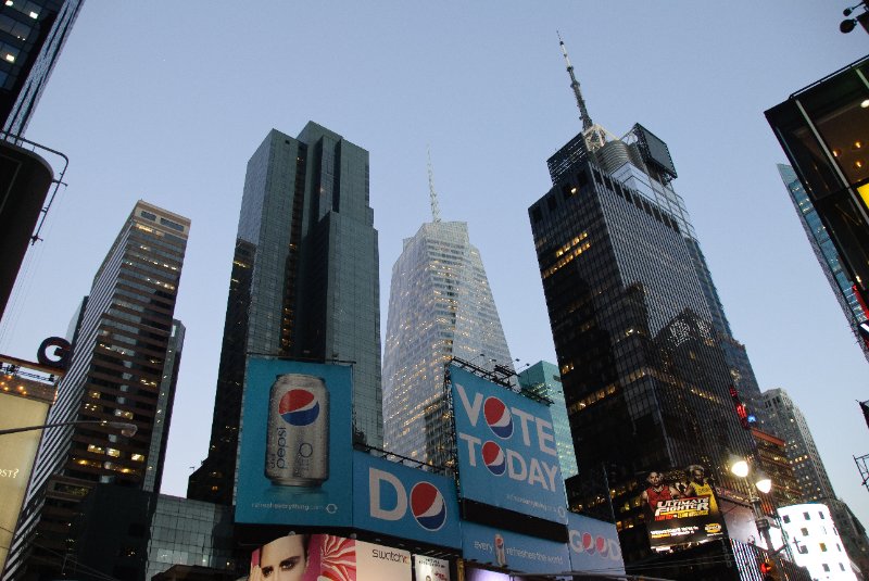 DSC_5845.jpg - Tower 45 / Feldman Tower, Millennium Broadway Hotel (rectangles), Bank of America Tower, Condé Nast Building (Ultimate FIghter)
