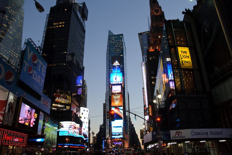 DSC_5851.jpg - Condé Nast Building (Ultimate FIghter), 1 Times Square, Times Square Tower (behind), Paramount Building (clock), One Aster Places / Viacom (Lion King)