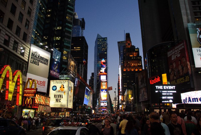 DSC_5863.jpg - Looking South at Times Square, from Duffy's Square