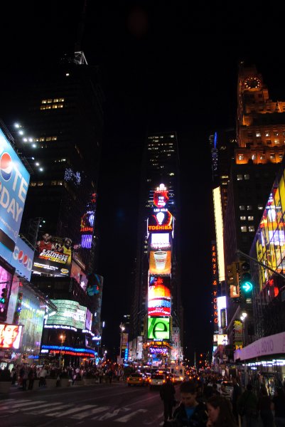 DSC_5868.jpg - 1 Times Square (Center), Paramount Building (clock, right)