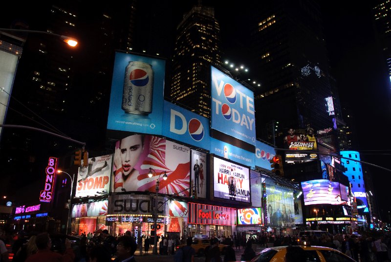 DSC_5876.jpg - Times Square billboards at 45th and 7th Ave