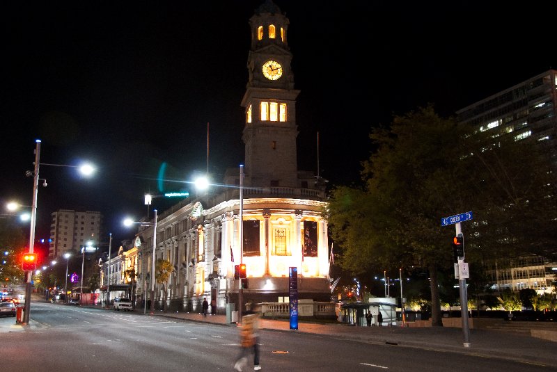 DSC_6241nn.jpg - Auckland Town Hall looking South on Queen's Street