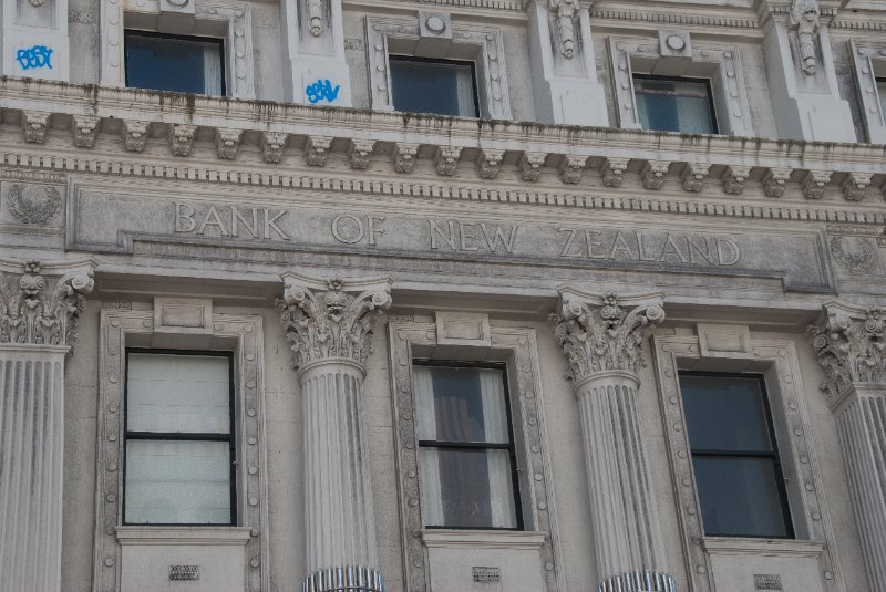 DSC_5980.jpg - Burger King, located in the Bank of New Zealand building