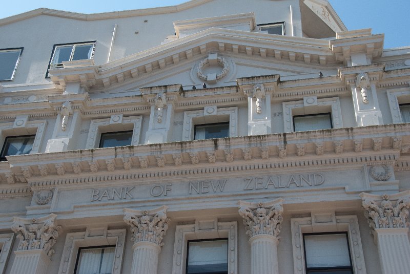 DSC_5982.jpg - Burger King, located in the Bank of New Zealand building