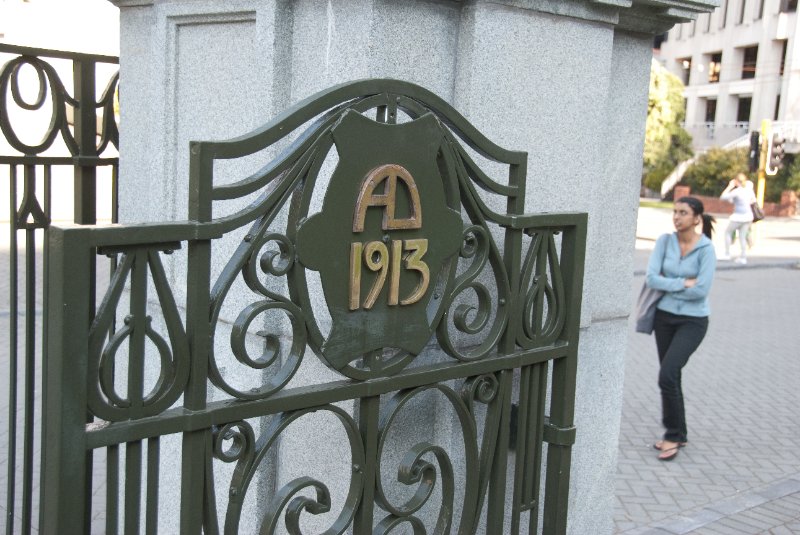 DSC_6061.jpg - Seal on the gate to the Parliament House grounds, 1913