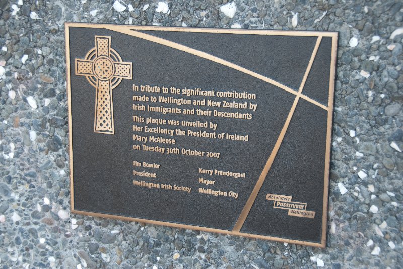 DSC_6109.jpg - Frank Kitts Park Commemorative plaque: Irish Immigrants